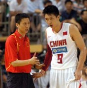 中国男篮最年轻主教练！导演“偷笑门”引争议，惨败伊朗被下课