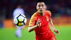 武磊又给中国足球争脸，引发外媒盛赞，无愧国足第一球星