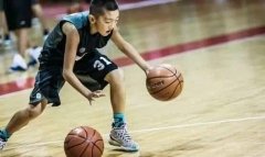 中国篮坛天才！14岁进入国家U15队，未来将成为首钢心脏