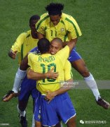 罗纳尔多+里瓦尔多+小罗：2002，足球史最强三叉戟